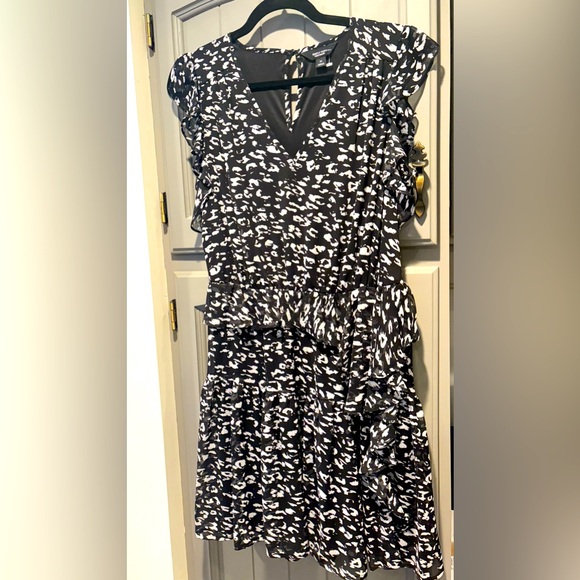 Simply Vera Wang NWOT Printed Ruffle Dress, size M, lined, beautiful, feminine - Picture 1 of 4